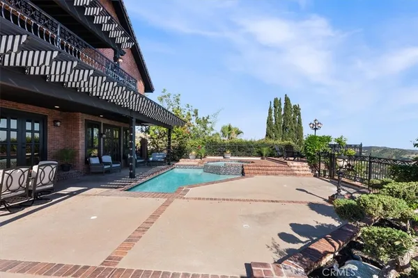 $3,995,000 | 834 Moorside Drive, Glendale, CA 91207
