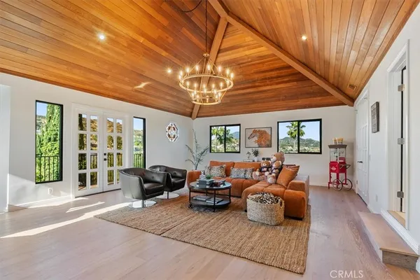 $3,995,000 | 834 Moorside Drive, Glendale, CA 91207
