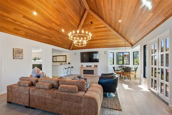 $3,995,000 | 834 Moorside Drive, Glendale, CA 91207