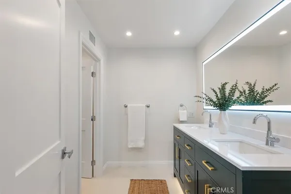 $3,995,000 | 834 Moorside Drive, Glendale, CA 91207