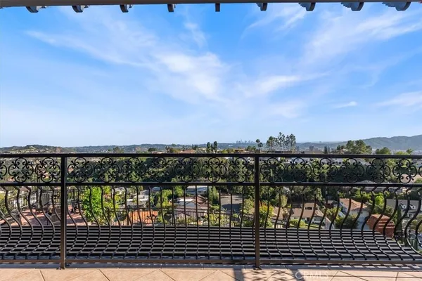 $3,995,000 | 834 Moorside Drive, Glendale, CA 91207