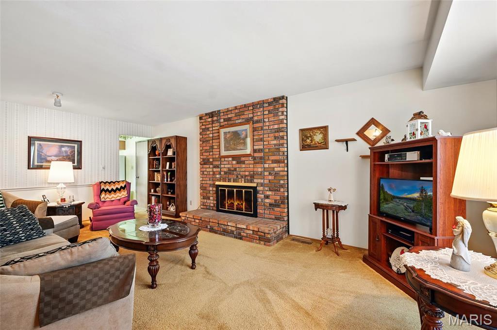 560 Goldwood Drive Ballwin, MO 63021 - Photo 3 of 26