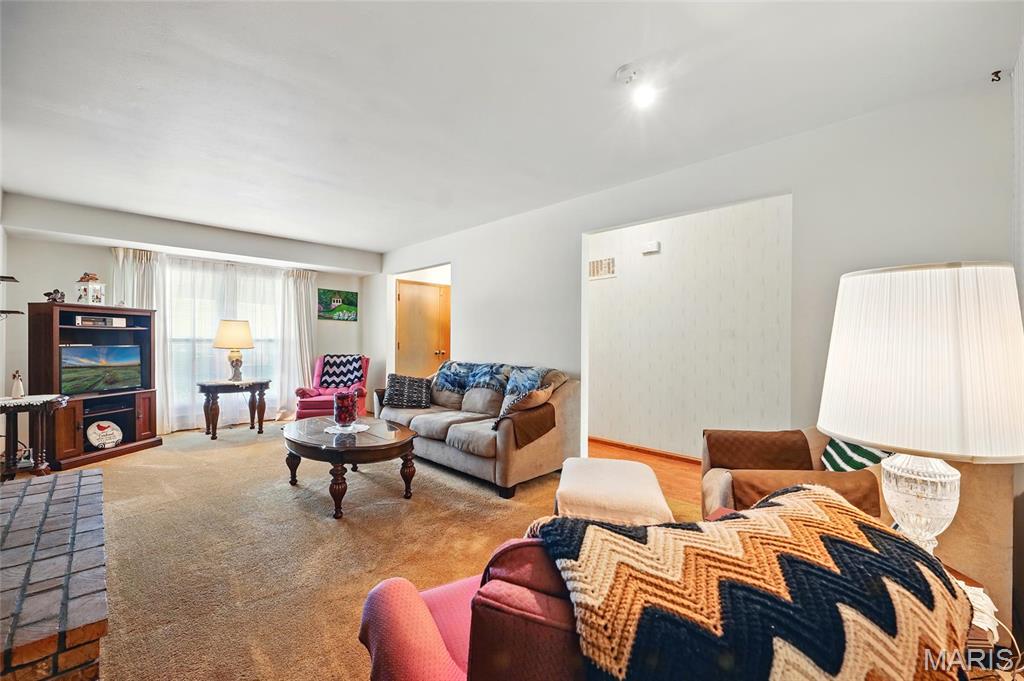 560 Goldwood Drive Ballwin, MO 63021 - Photo 5 of 26