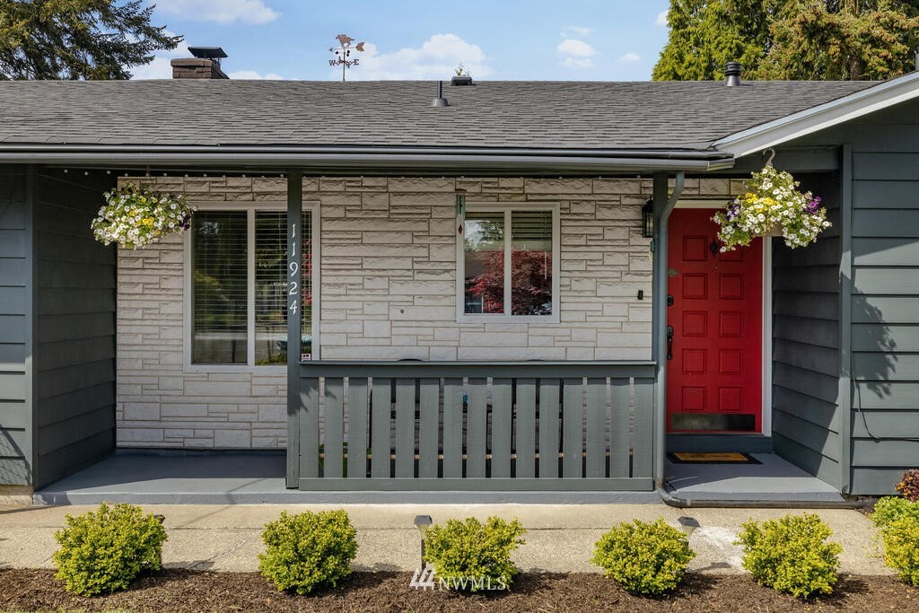 11924 Southeast 168th Street Renton, WA 98058 - Photo 4 of 24