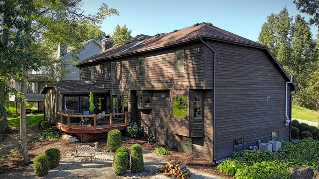 $515,000 | 512 Camden Court, Valparaiso, IN 46385