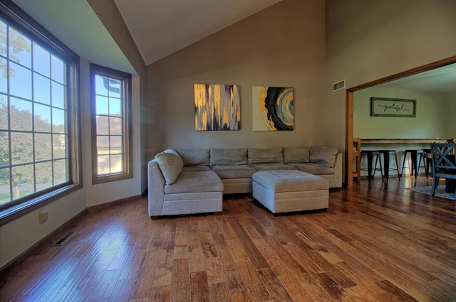 $515,000 | 512 Camden Court, Valparaiso, IN 46385