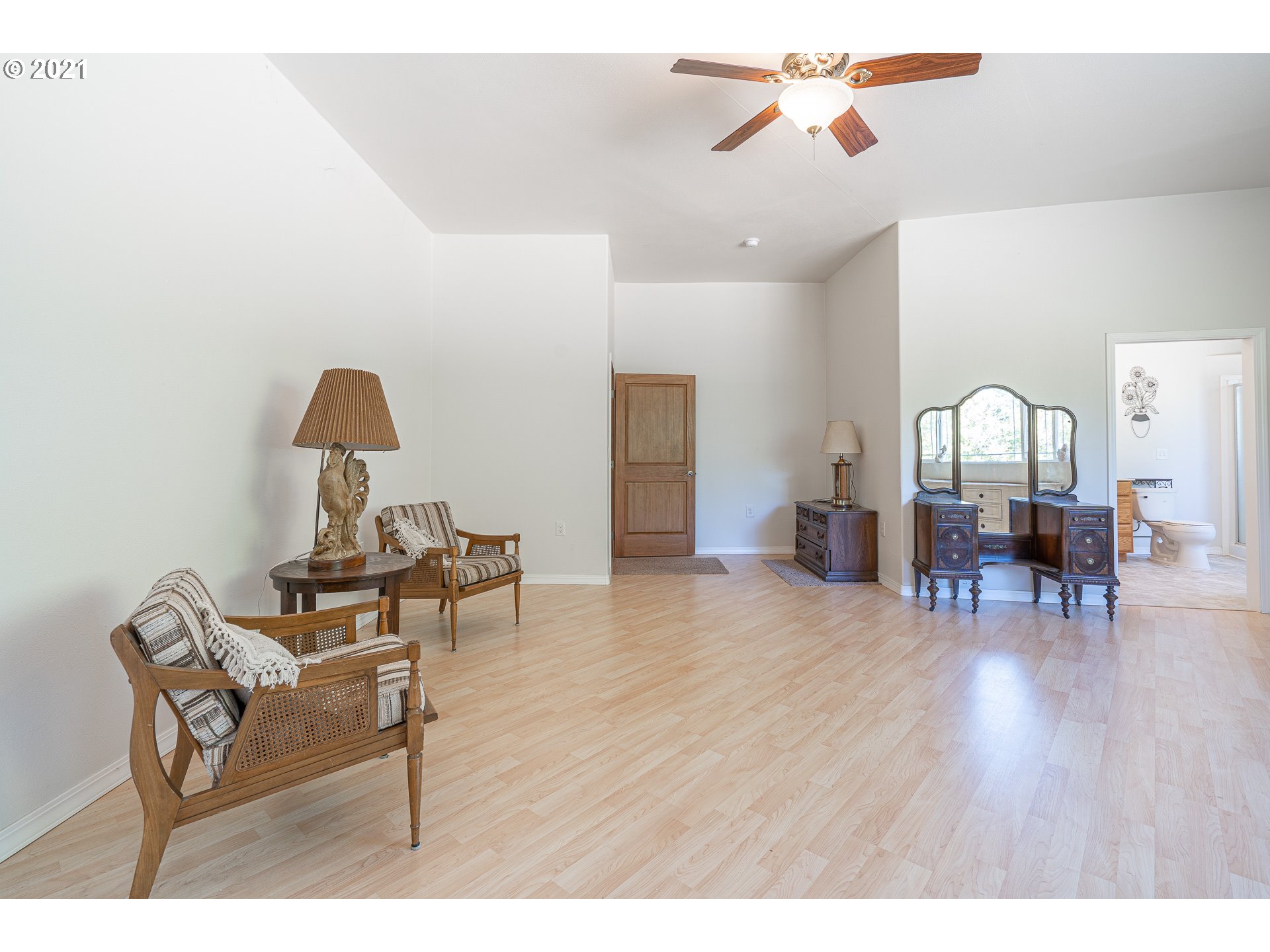 29591 Fox Hollow Road Eugene, OR 97405 - Photo 11 of 19 Gallery Image 11