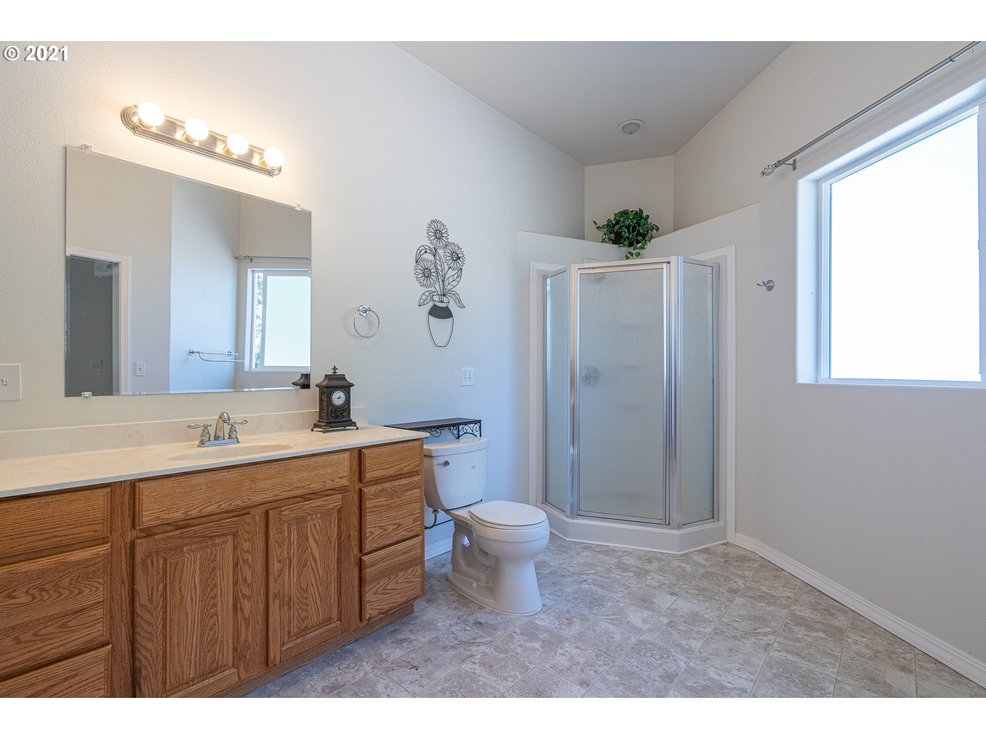 29591 Fox Hollow Road Eugene, OR 97405 - Photo 14 of 19 Gallery Image 14