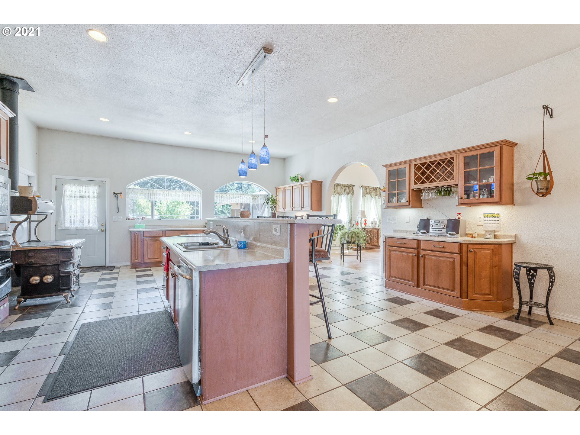29591 Fox Hollow Road Eugene, OR 97405 - Photo 6 of 19 Gallery Image 6