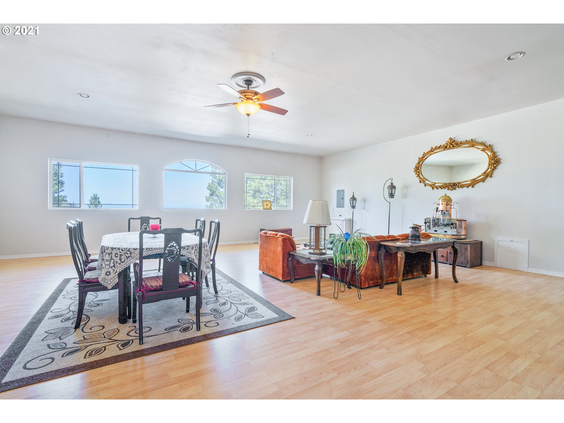 29591 Fox Hollow Road Eugene, OR 97405 - Photo 9 of 19 Gallery Image 9