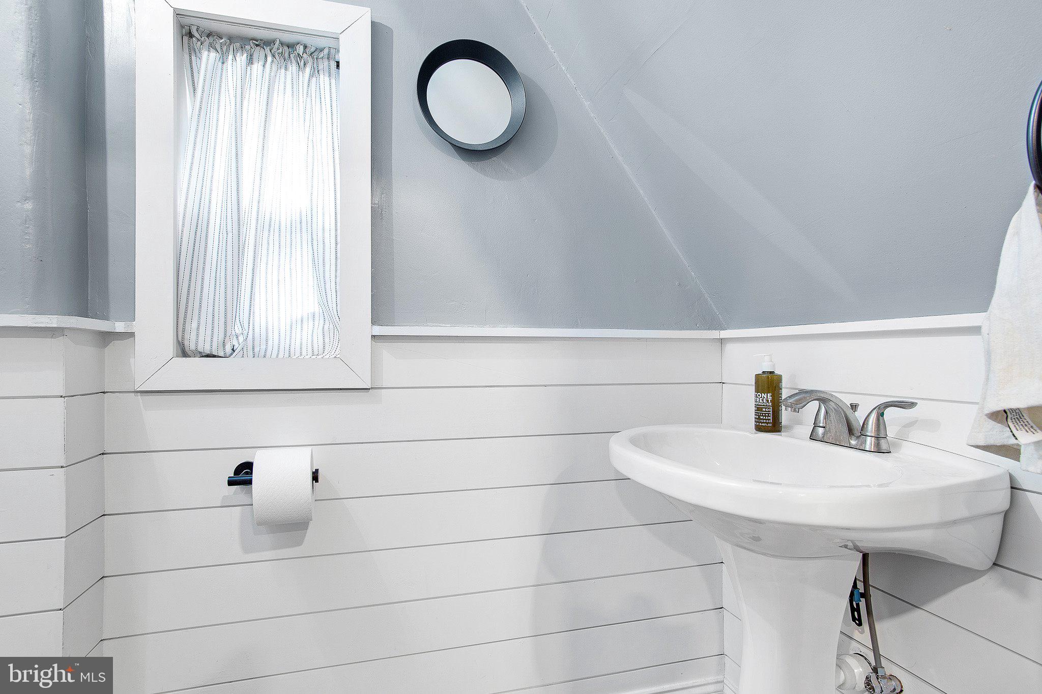 138 Hall Street Spring City, PA 19475 - Photo 8 of 34