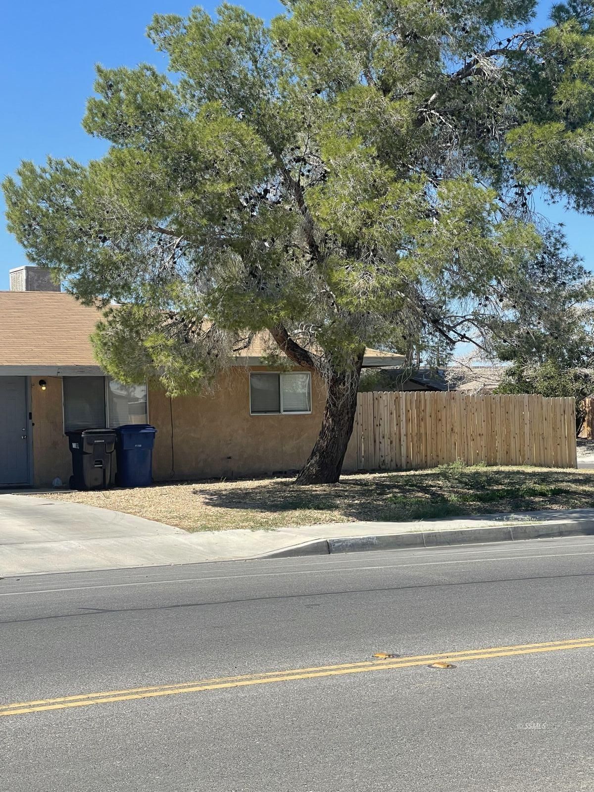 127 South Gateway Boulevard Ridgecrest, CA 93555 - Photo 2 of 13