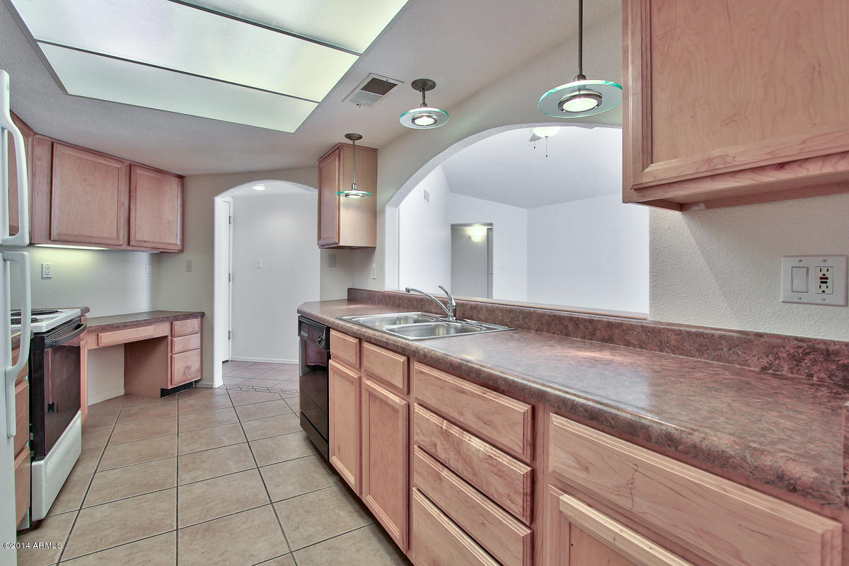 4123 West Calavar Road Phoenix, AZ 85053 - Photo 11 of 24 Kitchen