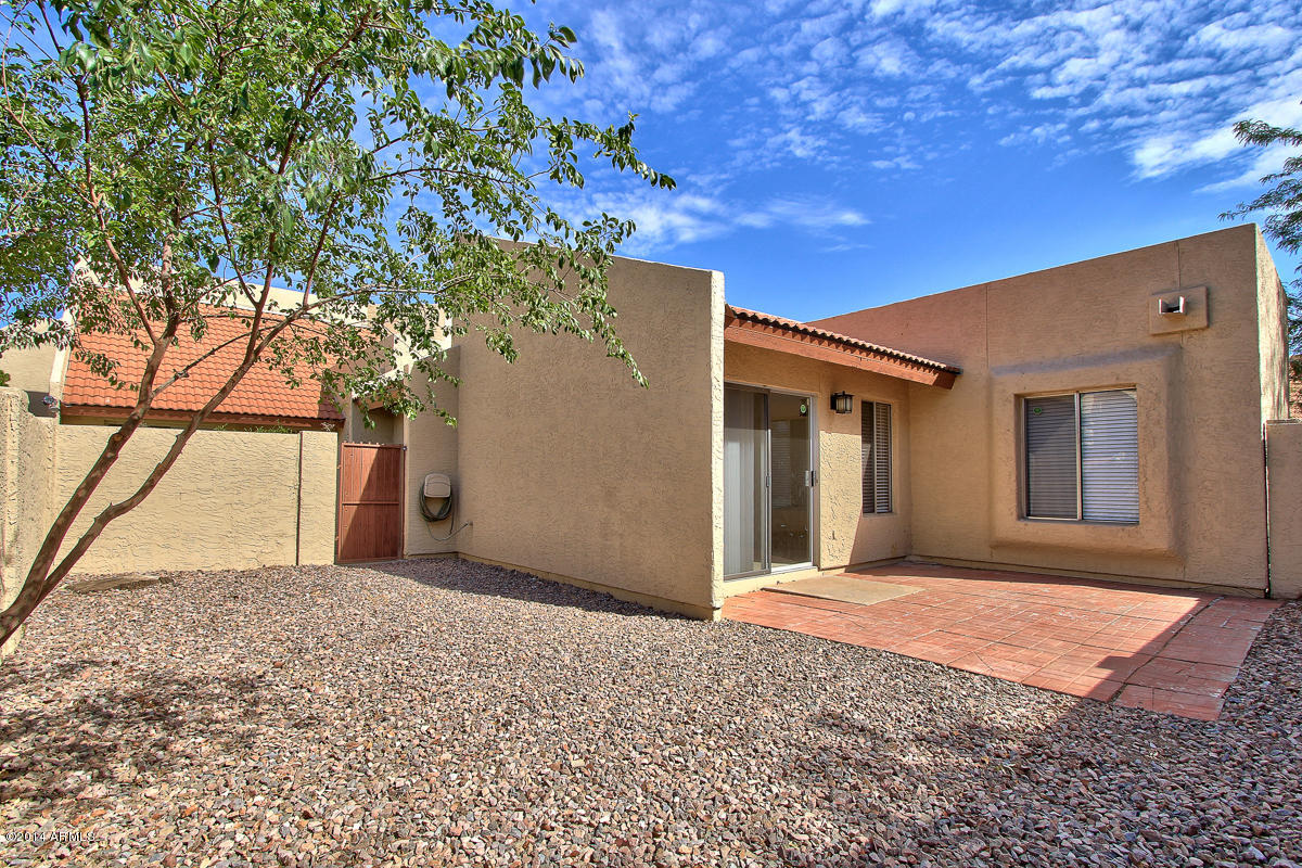 4123 West Calavar Road Phoenix, AZ 85053 - Photo 22 of 24 Private Patio