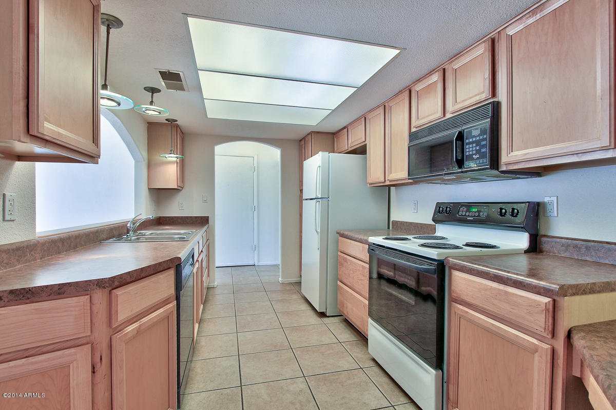 4123 West Calavar Road Phoenix, AZ 85053 - Photo 9 of 24 Kitchen