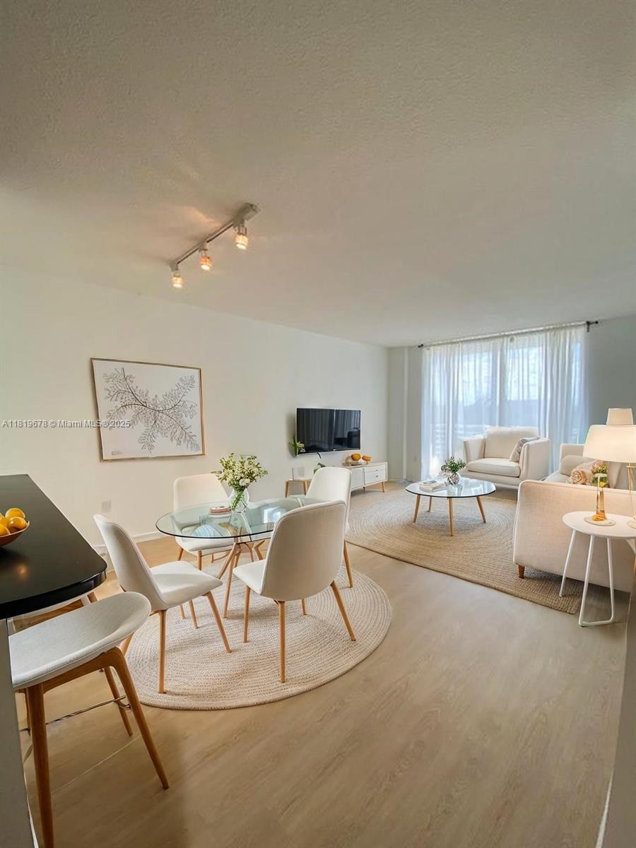 2775 Northeast 187th Street, Unit 407 Aventura, FL 33180 - Photo 2 of 38 PICTURE VIERTUALLY STAGED