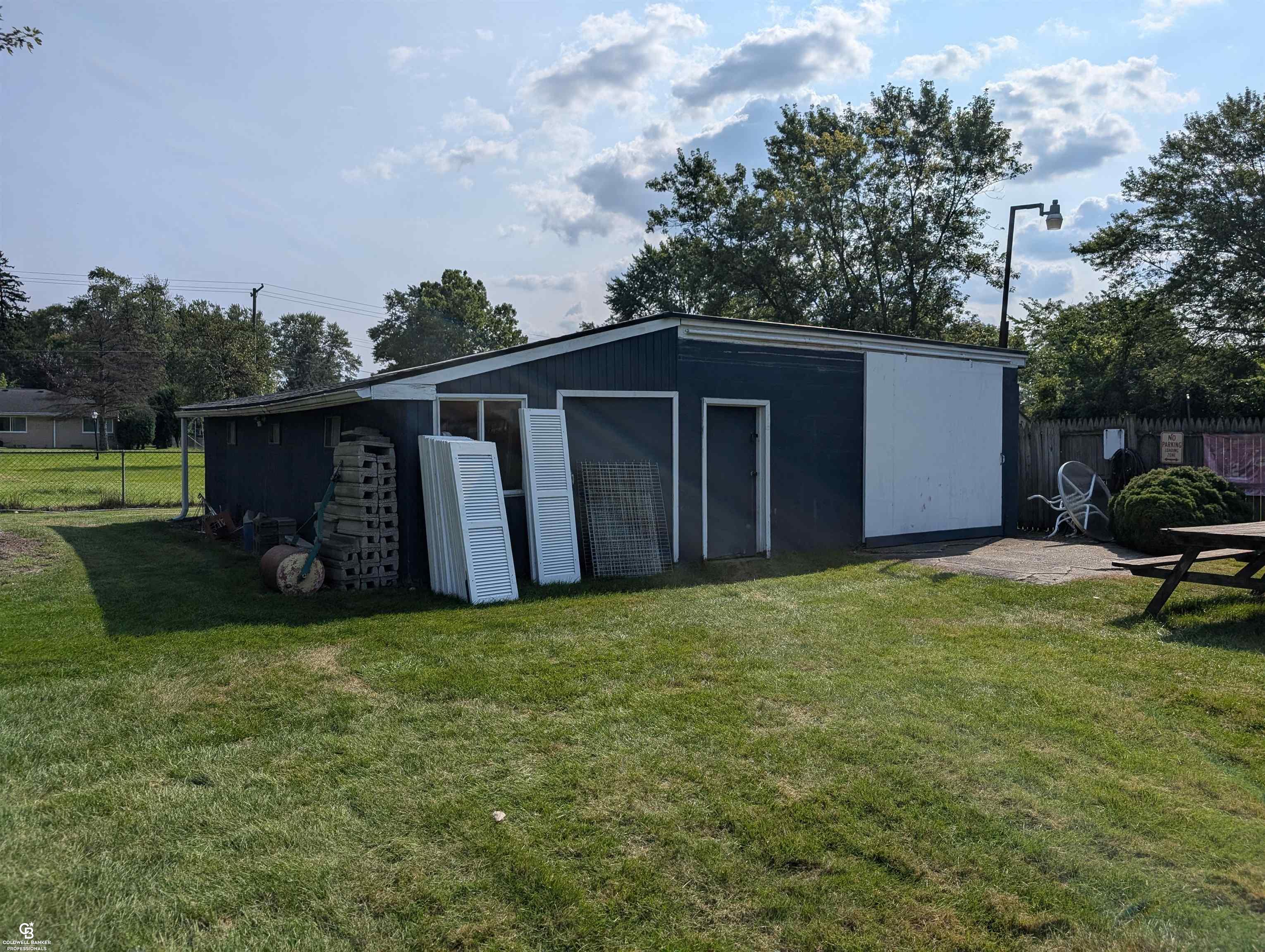 2234 East Thirteen Mile Road Warren, MI 48092 - Photo 12 of 28 50152320-9a3dd5ab-f19c-4149-90d8-0556859fe99c.JPG