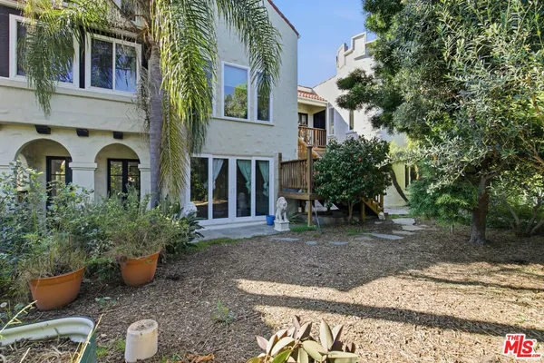 $4,995 | 1307 South Longwood Avenue, Los Angeles, CA 90019