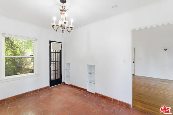 $4,995 | 1307 South Longwood Avenue, Los Angeles, CA 90019