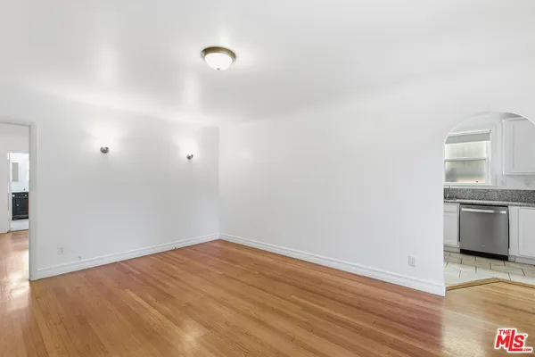 $4,995 | 1307 South Longwood Avenue, Los Angeles, CA 90019