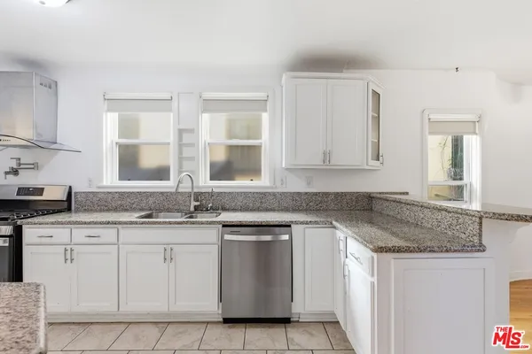 $4,995 | 1307 South Longwood Avenue, Los Angeles, CA 90019