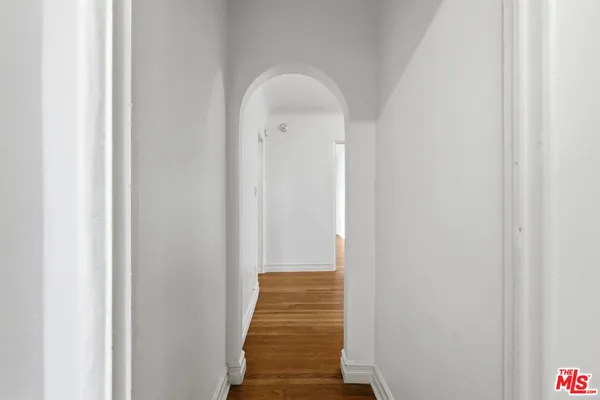 $4,995 | 1307 South Longwood Avenue, Los Angeles, CA 90019