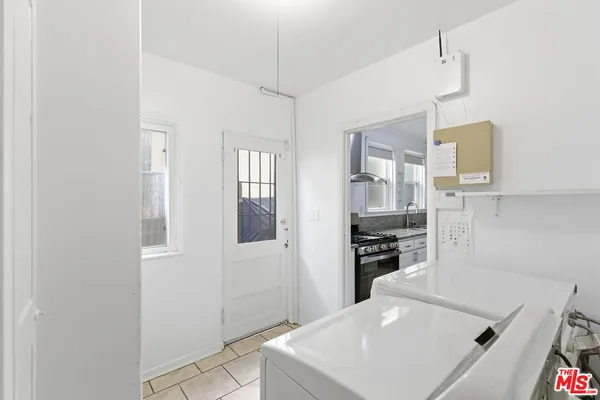 $4,995 | 1307 South Longwood Avenue, Los Angeles, CA 90019