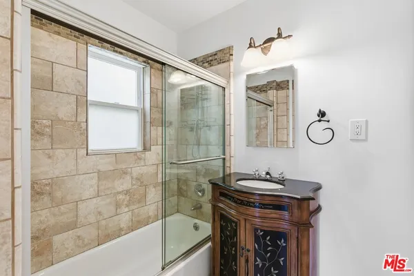 $4,995 | 1307 South Longwood Avenue, Los Angeles, CA 90019