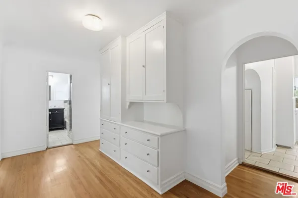 $4,995 | 1307 South Longwood Avenue, Los Angeles, CA 90019