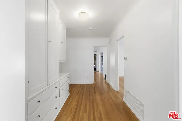 $4,995 | 1307 South Longwood Avenue, Los Angeles, CA 90019