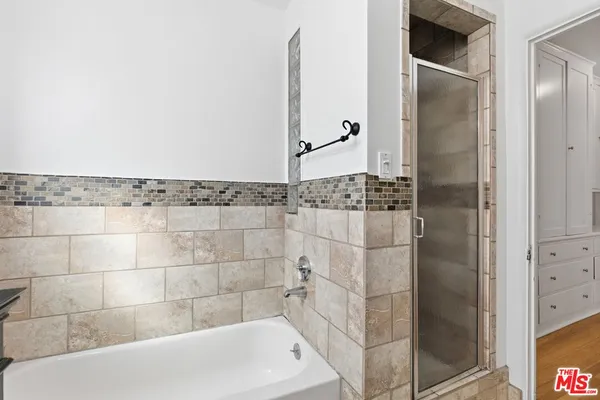 $4,995 | 1307 South Longwood Avenue, Los Angeles, CA 90019