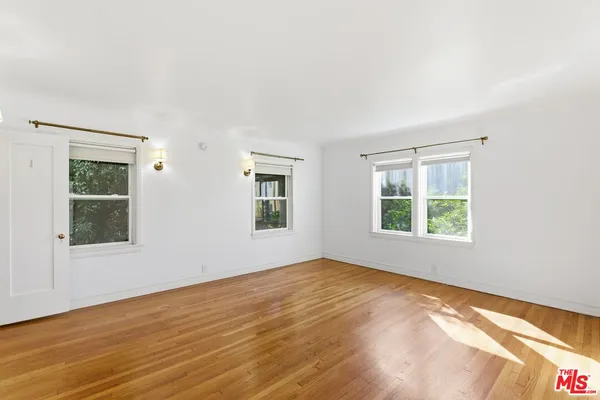 $4,995 | 1307 South Longwood Avenue, Los Angeles, CA 90019