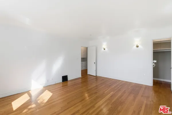 $4,995 | 1307 South Longwood Avenue, Los Angeles, CA 90019
