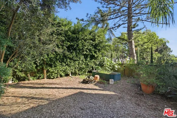 $4,995 | 1307 South Longwood Avenue, Los Angeles, CA 90019