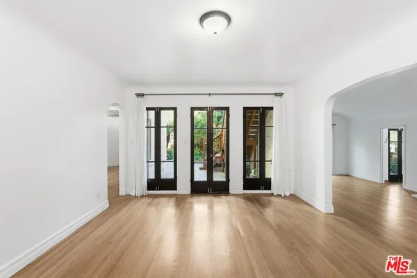 $4,995 | 1307 South Longwood Avenue, Los Angeles, CA 90019
