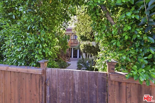 $4,995 | 1307 South Longwood Avenue, Los Angeles, CA 90019