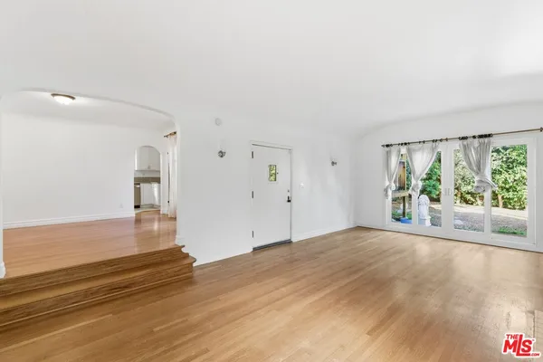 $4,995 | 1307 South Longwood Avenue, Los Angeles, CA 90019