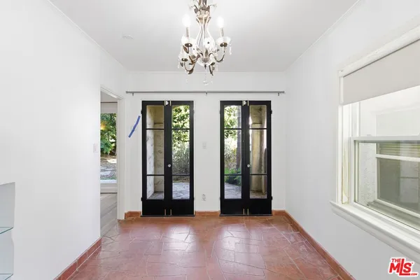 $4,995 | 1307 South Longwood Avenue, Los Angeles, CA 90019