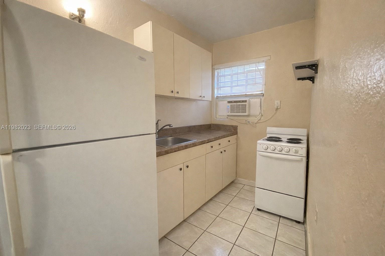 520 Southwest 6th Avenue, Unit B Homestead, FL 33030 - Photo 4 of 6