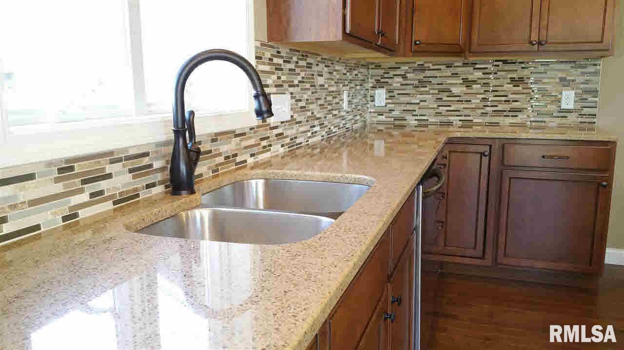 5770 Emily Road Bettendorf, IA 52722 - Photo 11 of 23 Gallery Image 11
