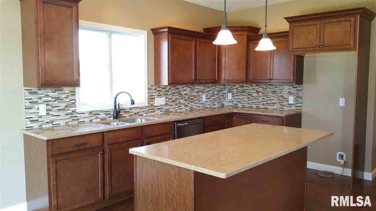 5770 Emily Road Bettendorf, IA 52722 - Photo 8 of 23 Gallery Image 8
