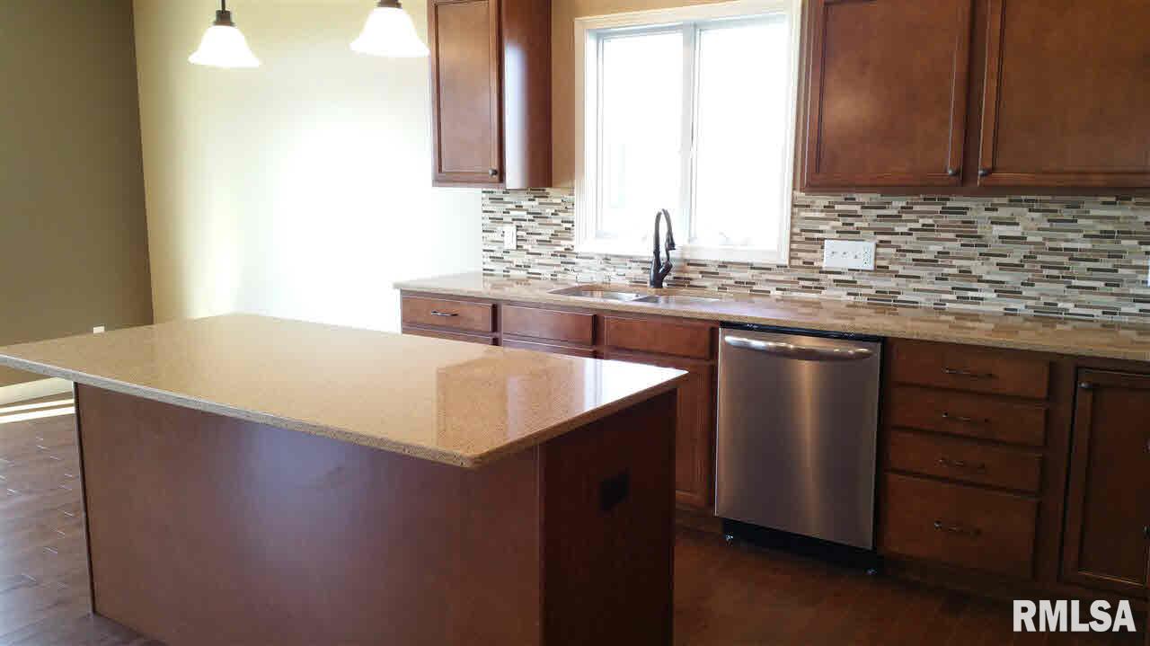 5770 Emily Road Bettendorf, IA 52722 - Photo 9 of 23 Gallery Image 9