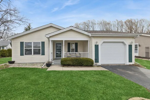 $233,500 | 1810 Paddock Court, Grayslake, IL 60030