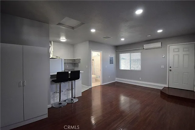 $1,700 | 15414 Kinzie Street, North Hills, CA 91343