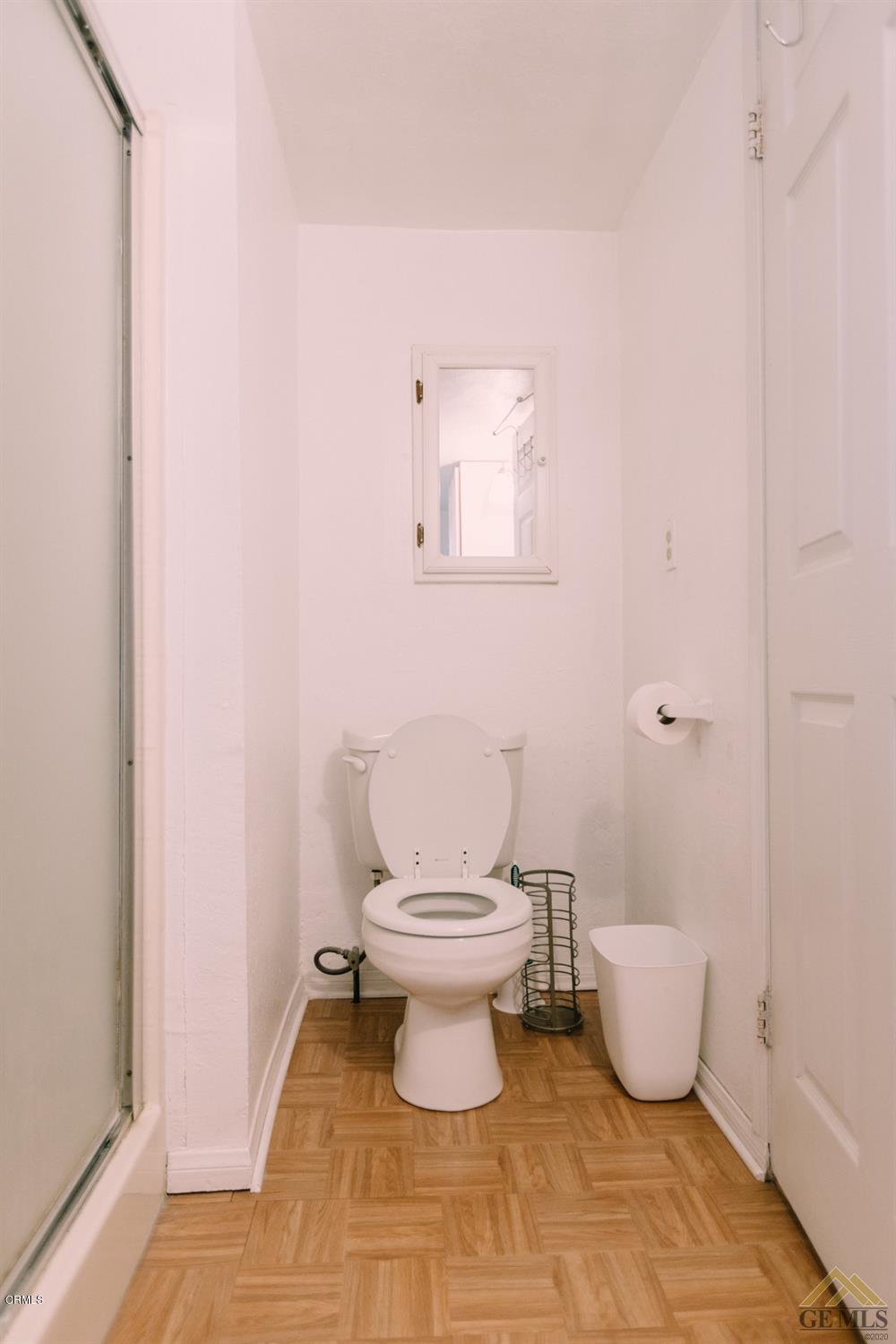 424 West Cedar Street Oxnard, CA 93033 - Photo 20 of 26 a bathroom with a toilet and a toilet