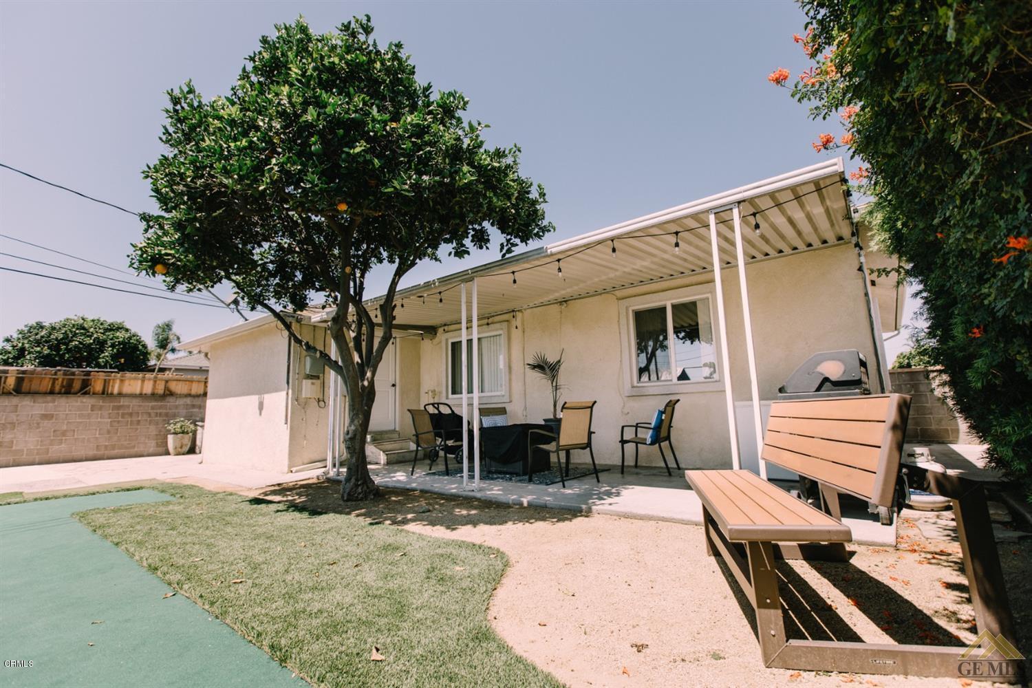 424 West Cedar Street Oxnard, CA 93033 - Photo 21 of 26 a backyard of a house with outdoor seating