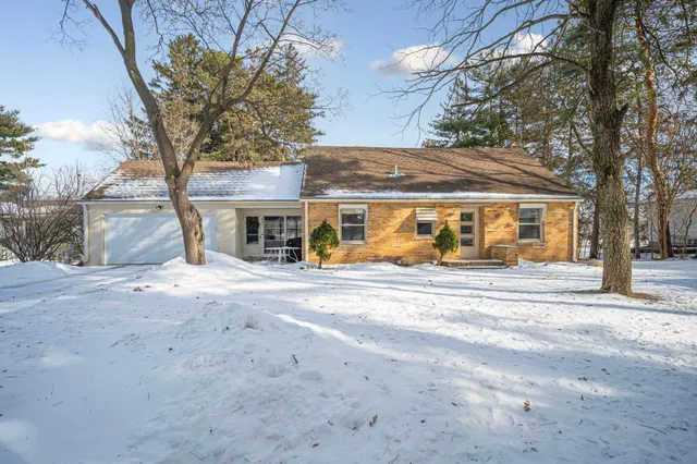 $689,900 | 809 Bradford Avenue, Champlin, MN 55316