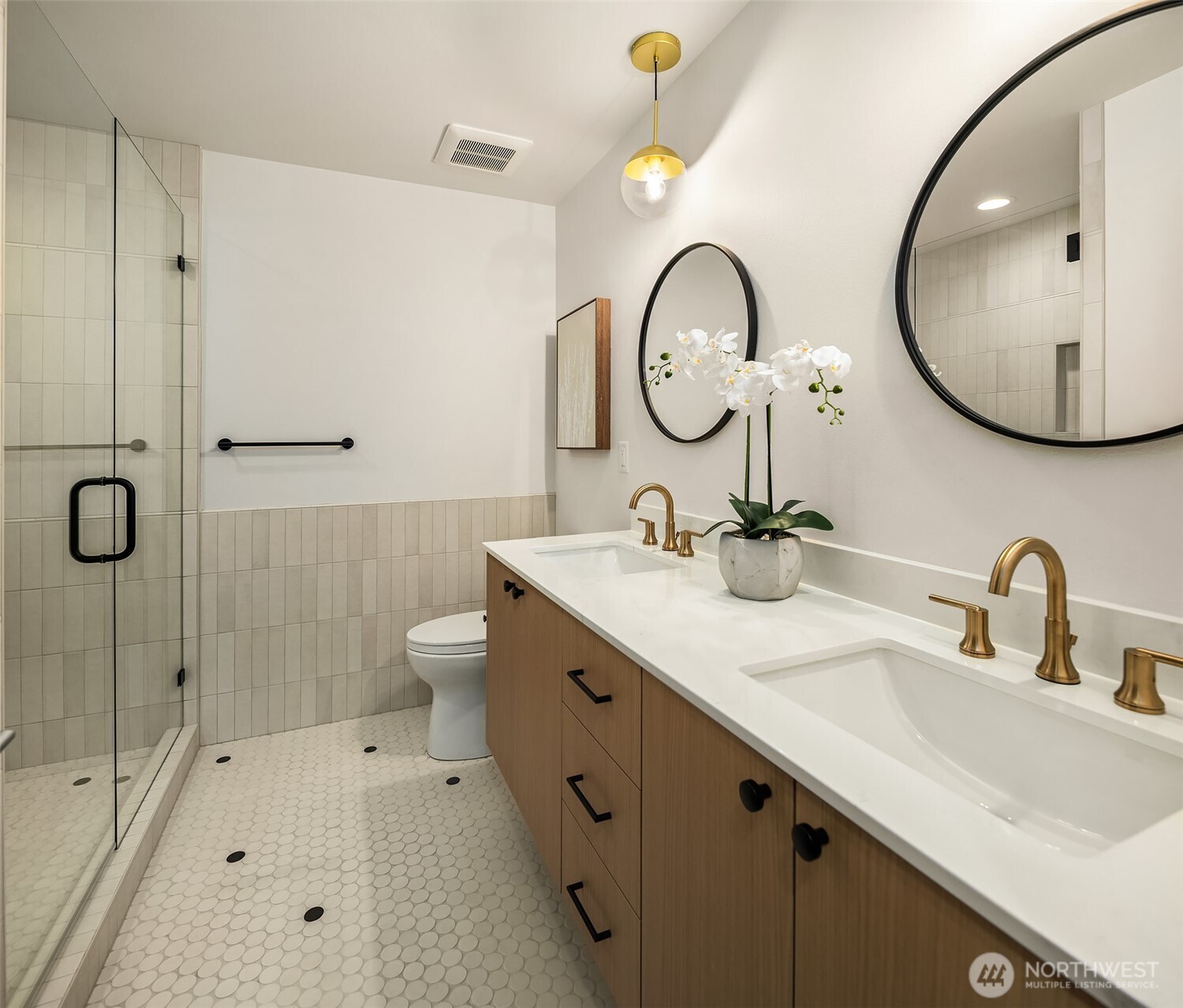 3616 Francis Avenue North Seattle, WA 98103 - Photo 12 of 34