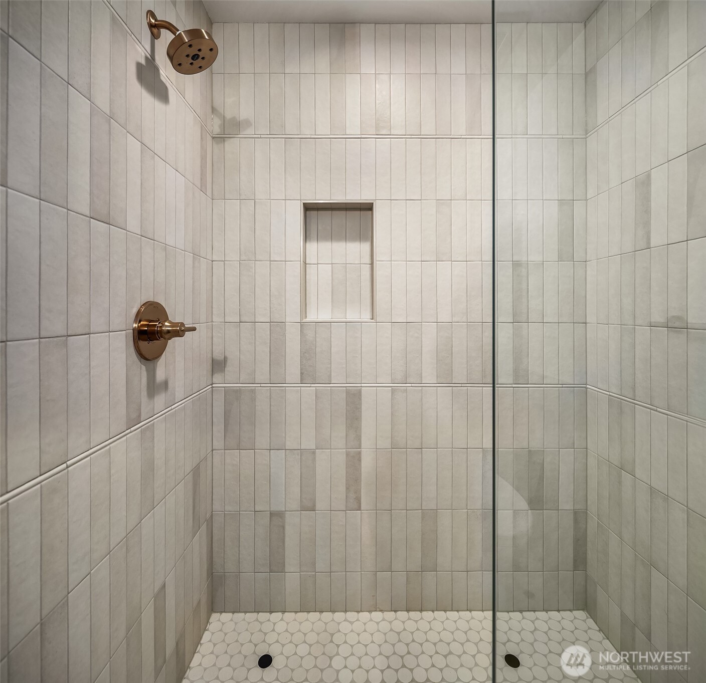 3616 Francis Avenue North Seattle, WA 98103 - Photo 13 of 34