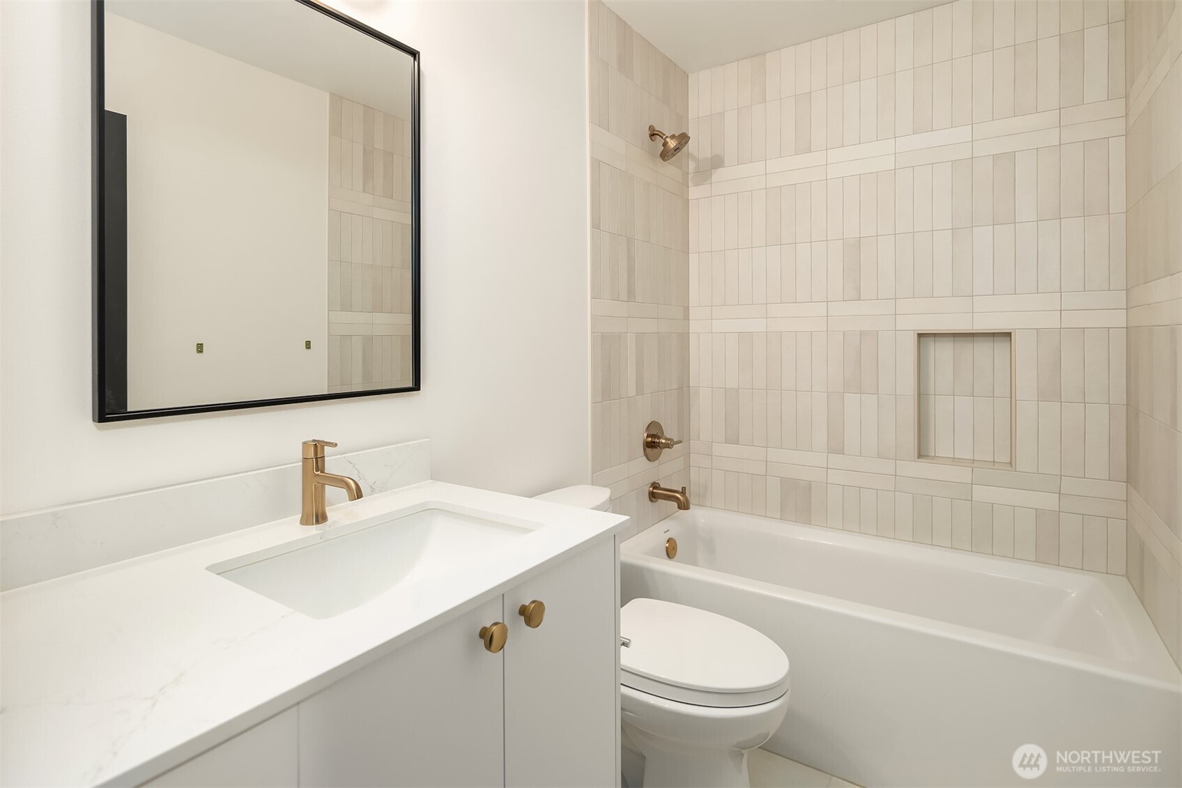 3616 Francis Avenue North Seattle, WA 98103 - Photo 16 of 34